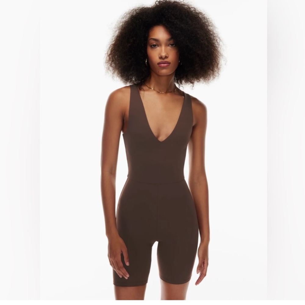 Aritzia babaton counter v neck romper